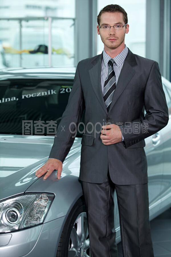 汽车销售 陈列室里的形象与职责